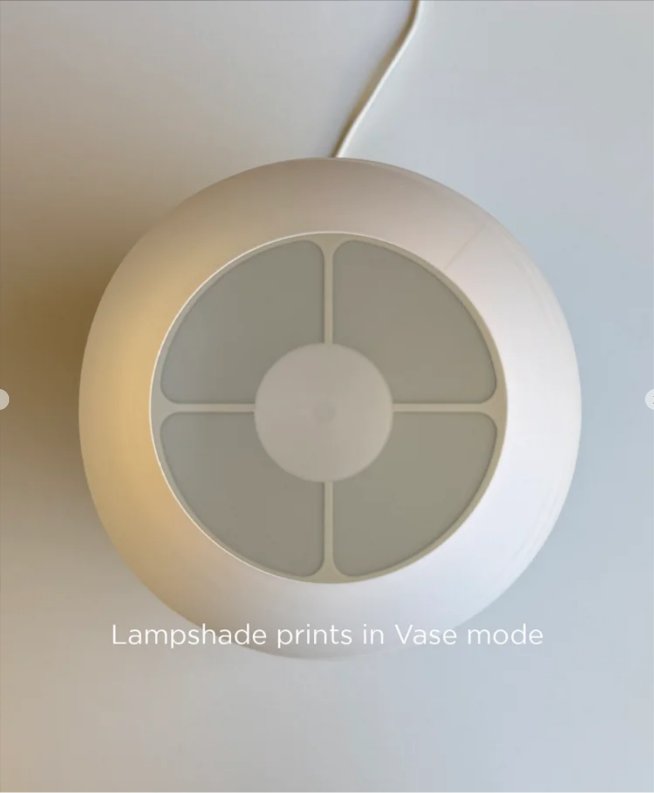 Das ist Icarus  eine Schreibtischlampe im Schicken Design Moderne Lampe in Vasen Design