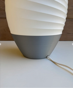 Das ist Icarus  eine Schreibtischlampe im Schicken Design Moderne Lampe in Vasen Design